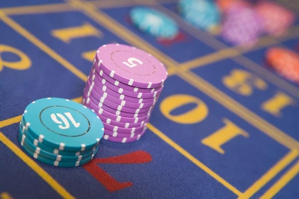 Live blackjack dealer and multi-camera studio on bolagacor